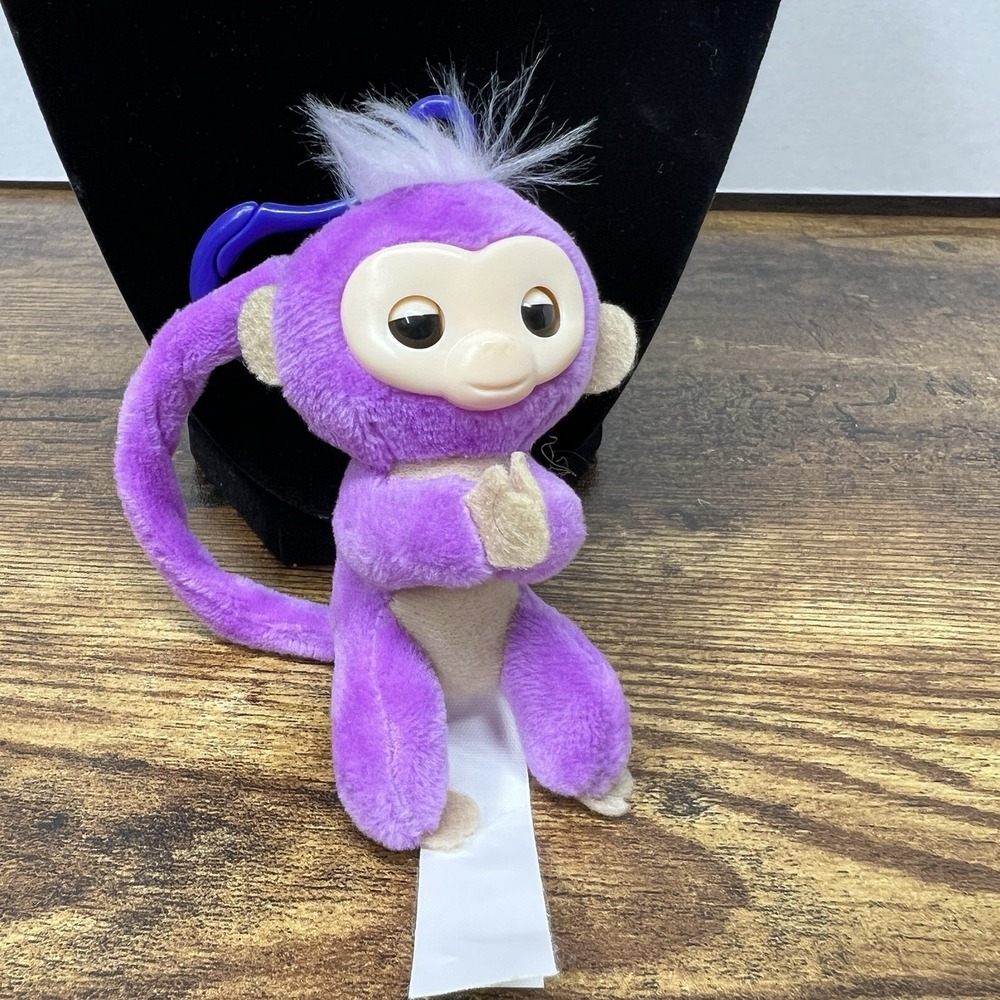 Fingerlings Baby Monkey Mia Purple Toy 2018 Finger Toy Your Own Little‎ Punch